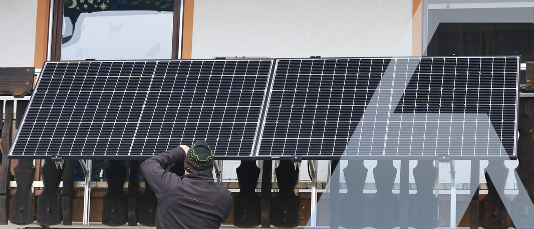 Balkonkraftwerk Anmeldung mit Solarmodulen und 800-VA-Wechselrichter – Erklärung zur 2-kWp-Grenze und zum F1.2 Formular