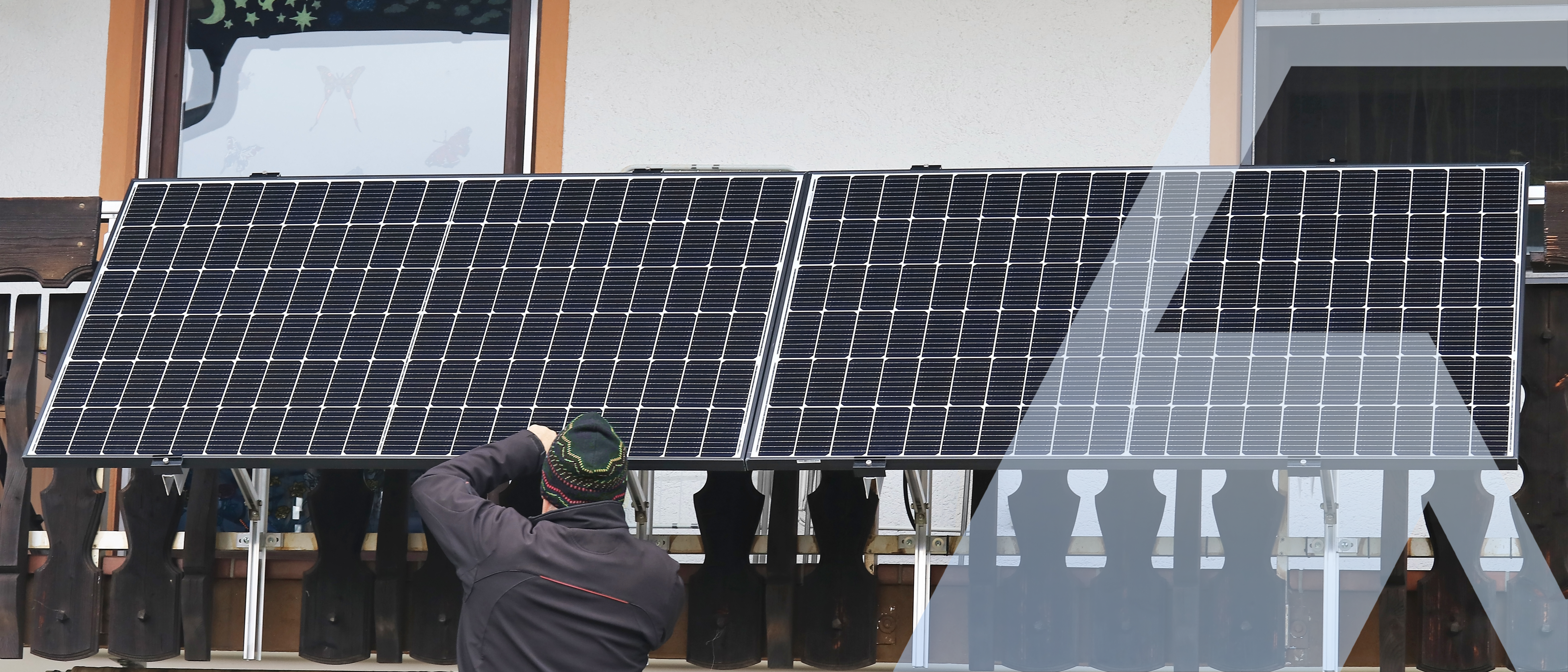 Balkonkraftwerk Anmeldung mit Solarmodulen und 800-VA-Wechselrichter – Erklärung zur 2-kWp-Grenze und zum F1.2 Formular