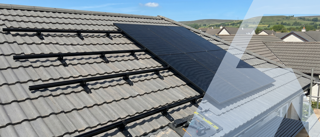 Clenergy PV Unterkonstruktion schwarz - Schwarz eloxiert, witterungsbeständig und passend für Schrägdach, Flachdach und Trapezblech.